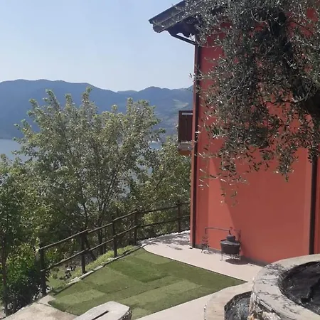 Agriturismo Cascina Lert Farm stay Marone
