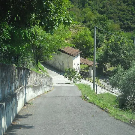 Cascina Lert Фермерский дом *