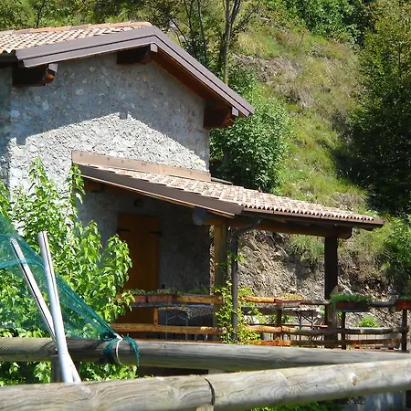 Cascina Lert Фермерский дом Мароне